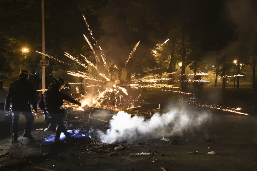 Násilné protesty v Paríži.