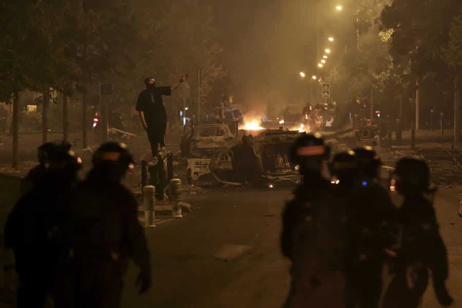 Násilné protesty v Paríži.