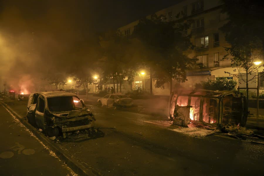 Násilné protesty v Paríži.