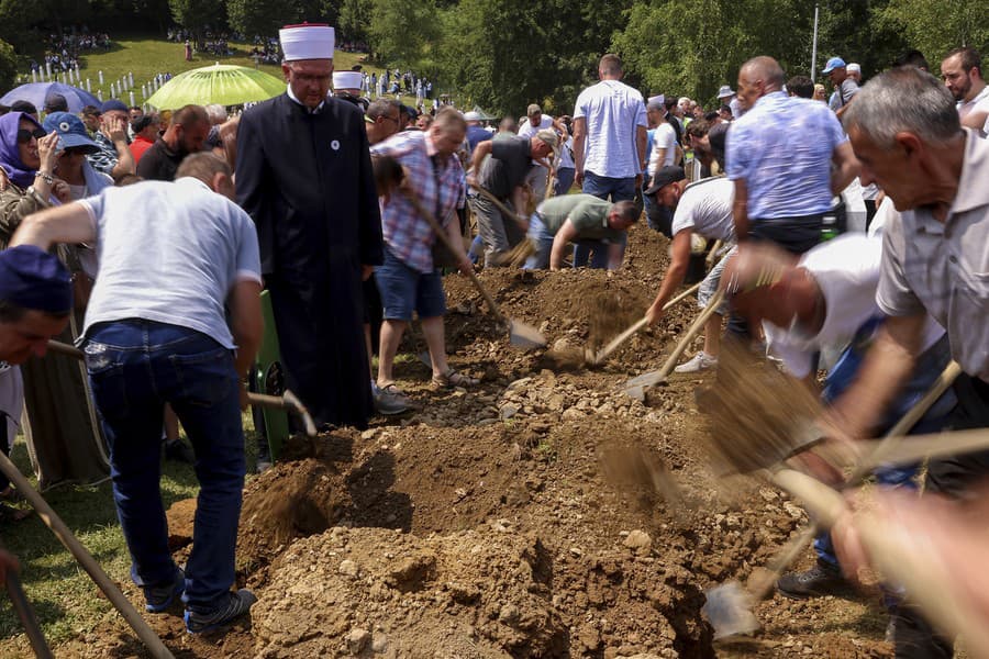 Do východobosnianskeho mesta Srebrenica