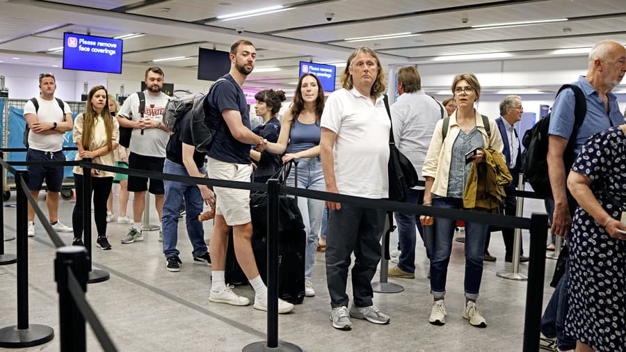 Meškania letov dovolenkárom strpčujú