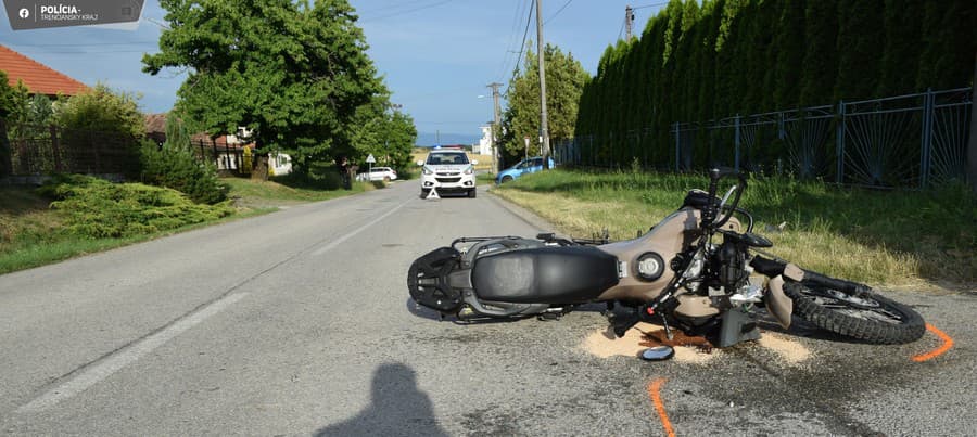 Vodič nedal prednosť motocyklistovi