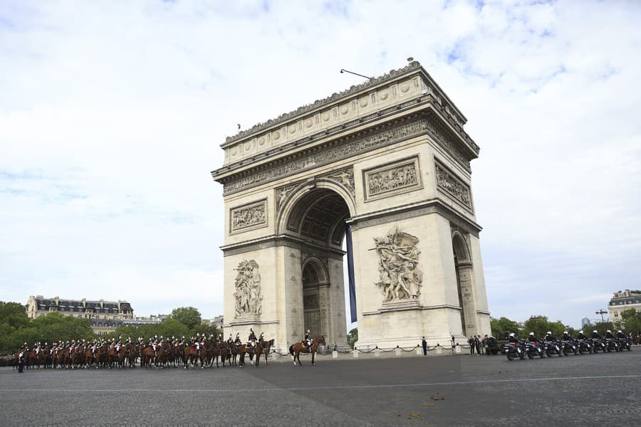 Vojneská prehliadka v Paríži.