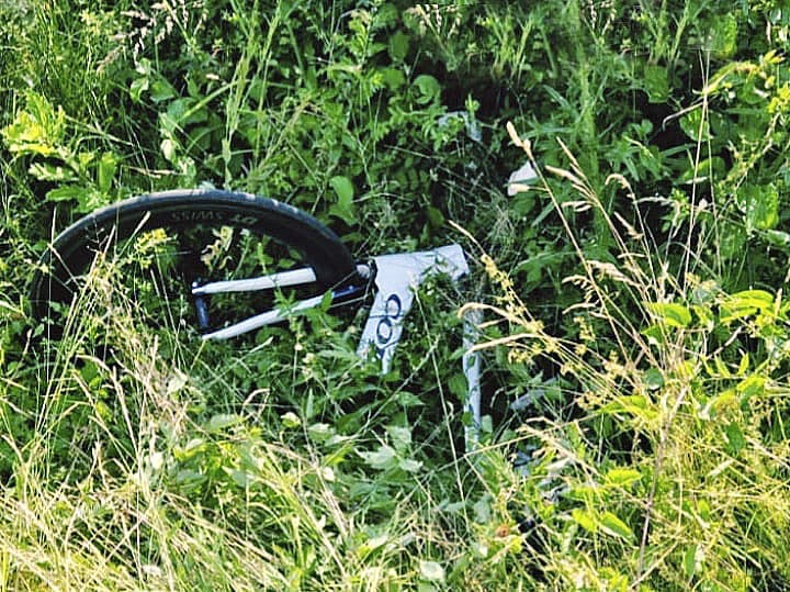 Zničený bicykel jedného z