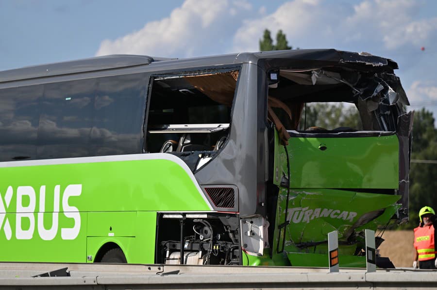 Nehoda dvoch autobusov na