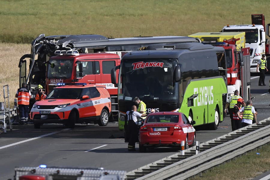 Hasiči a policajti sa