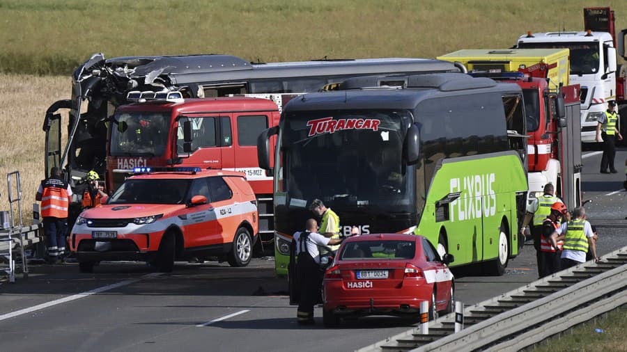 Hasiči a policajti sa