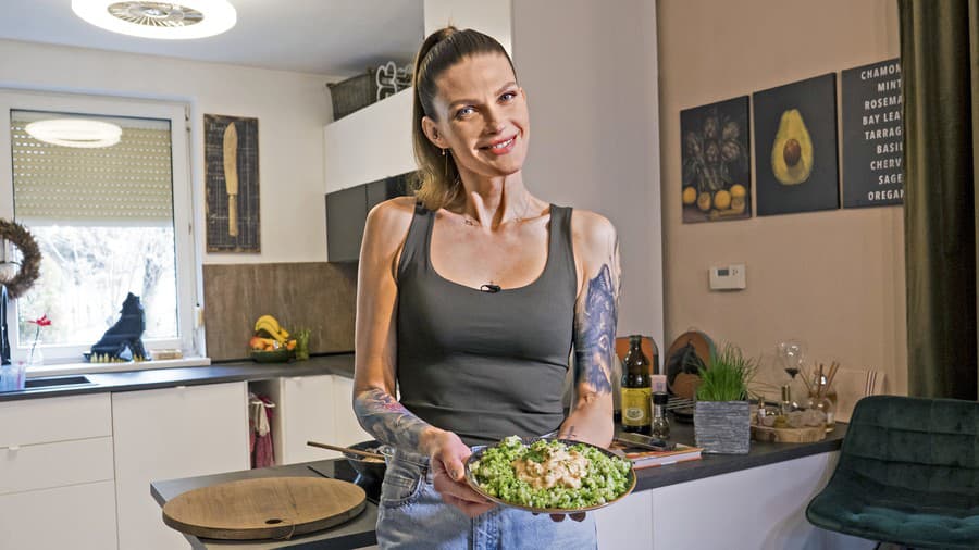 Mnoho dobrých nápadov: Rada kombinuje zdravé ingrediencie a zaujímavé chute, napríklad brokolicové rizoto s lososom. 
