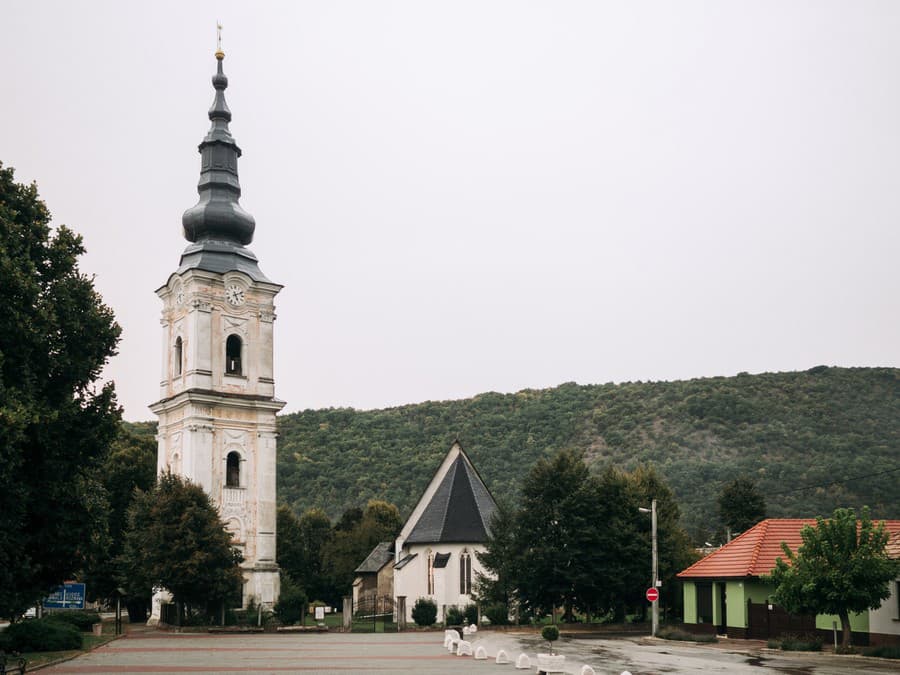 Kostol v Plešivci.