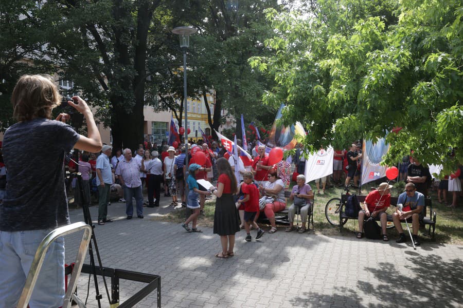 Konzervatívni aktivisti zvolali na