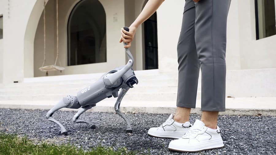 Podá vám robotickú labku alebo sa s vami aj porozpráva.