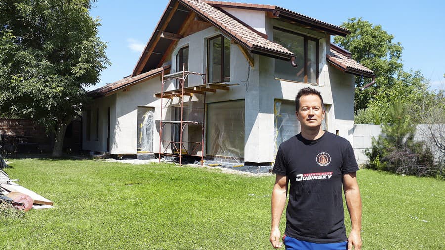 Úrady žiadajú od športovca odstrániť tento dom.