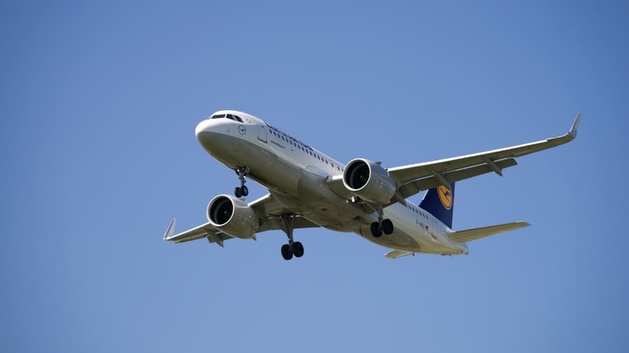 Lufthansa Airbus A320neo.