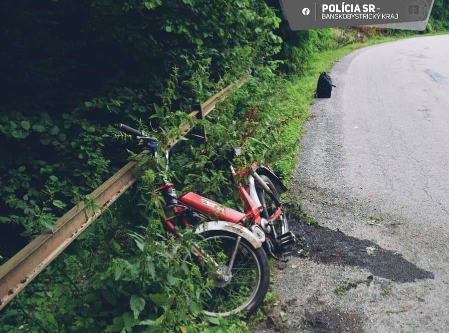 Vodič s motorkou narazil do zábradlia.