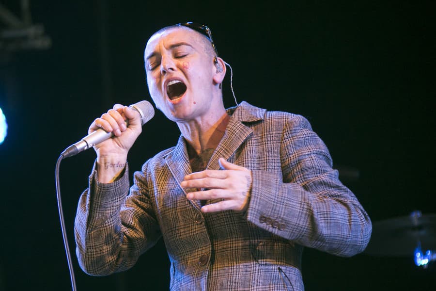 Zomrela speváčka Sinéad O’Connor.