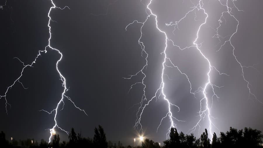 Tropická búrka Doksuri zasiahla