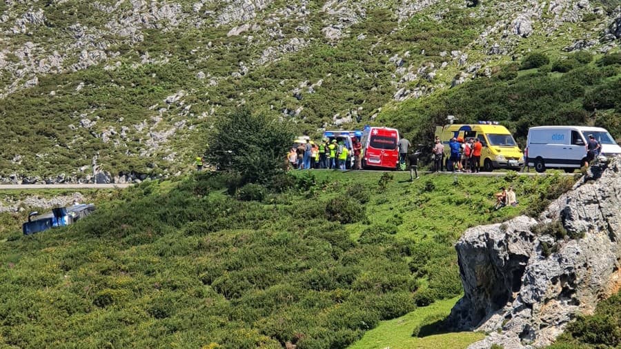 Autobus sa zrútil z