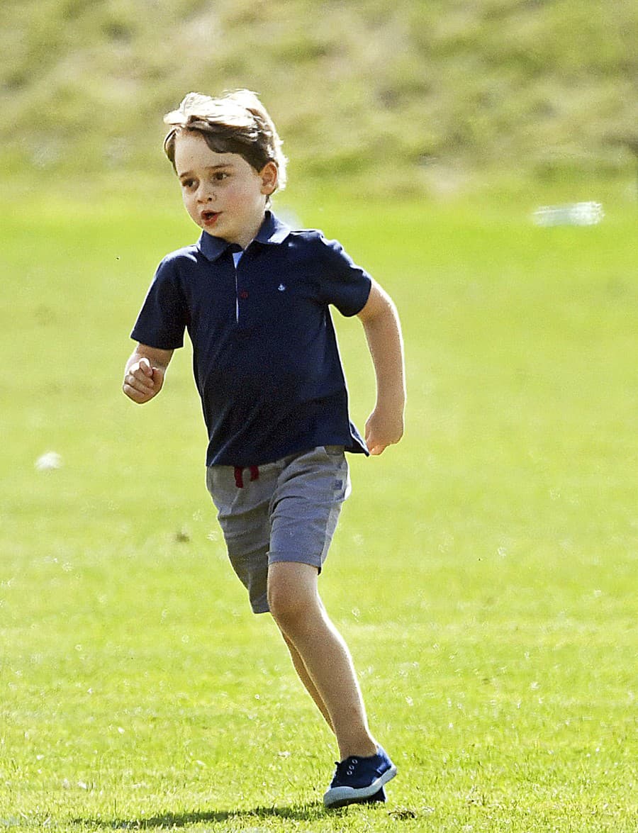 Princ George mal rovnaké tenisky v roku 2018.