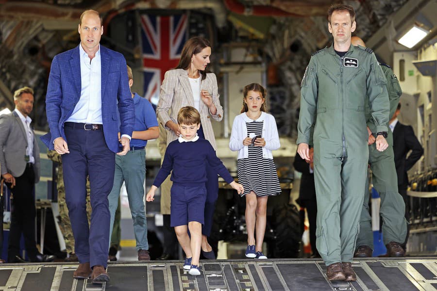 Princ Louis a princezná Charlotte prišli na vojenskú základňu zladení.
