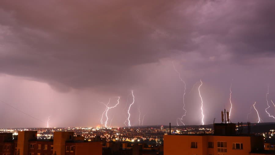 Košice. Mesto bičoval jeden