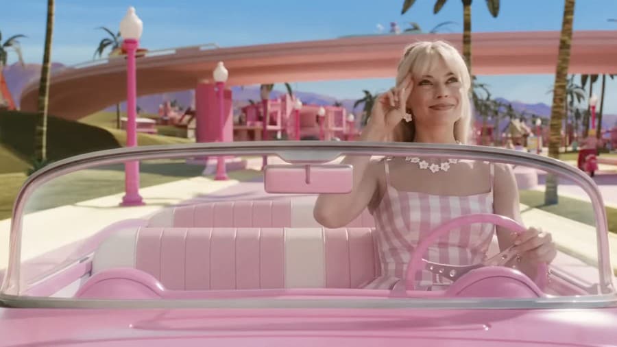 Slávnu bábiku Barbie v snímke stvárnila Margot Robbie.