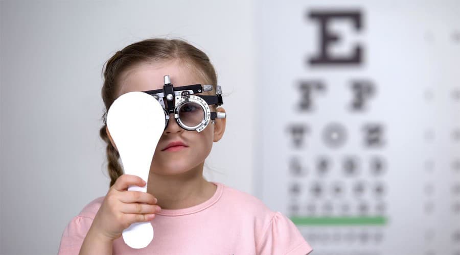 Krátkozrakosť je jednou z najbežnejších refrakčných porúch zraku.