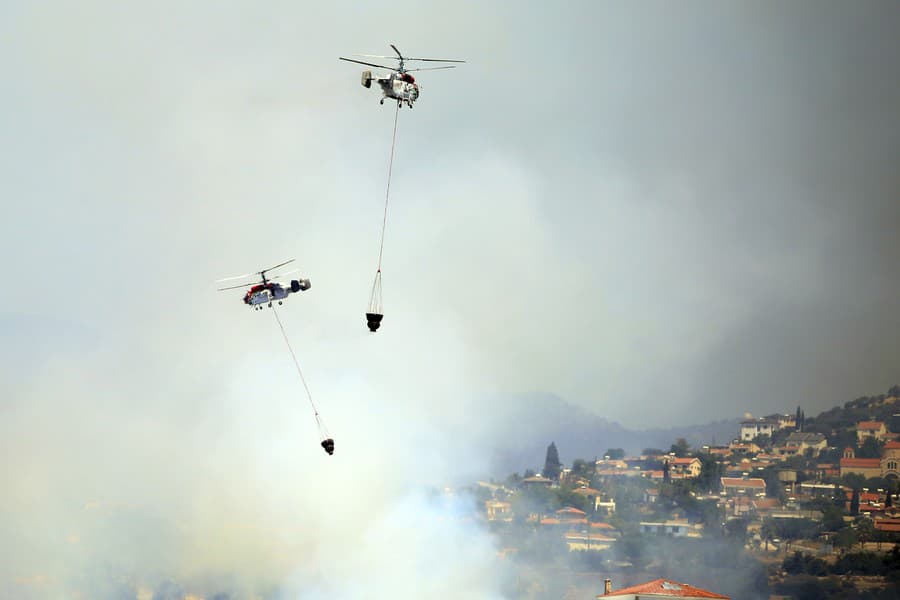 Najväčší tohoročný lesný požiar na Cypre je pod kontrolou.