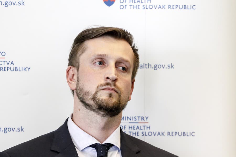 Minister Palkovič tvrdí, že môžu len apelovať na ostatné poisťovne, aby podobné metódy zavádzali.