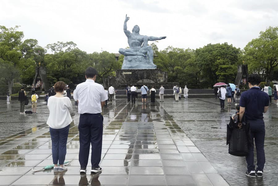 Japonsko si pripomenulo 78.