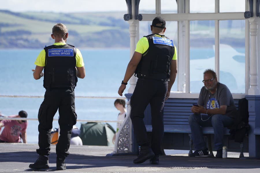 Mestskí policajti hliadkujú pri