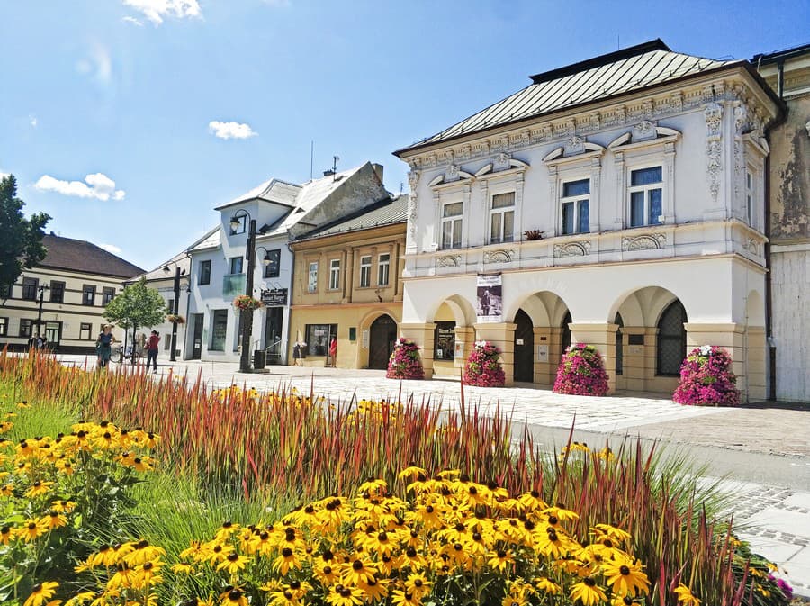 Múzeum sa nachádza v centre Liptovského Mikuláša.