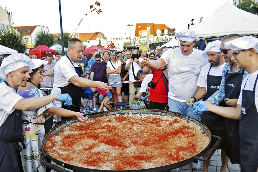 Na vrchu dobroty nechýbala ani červená paprika.