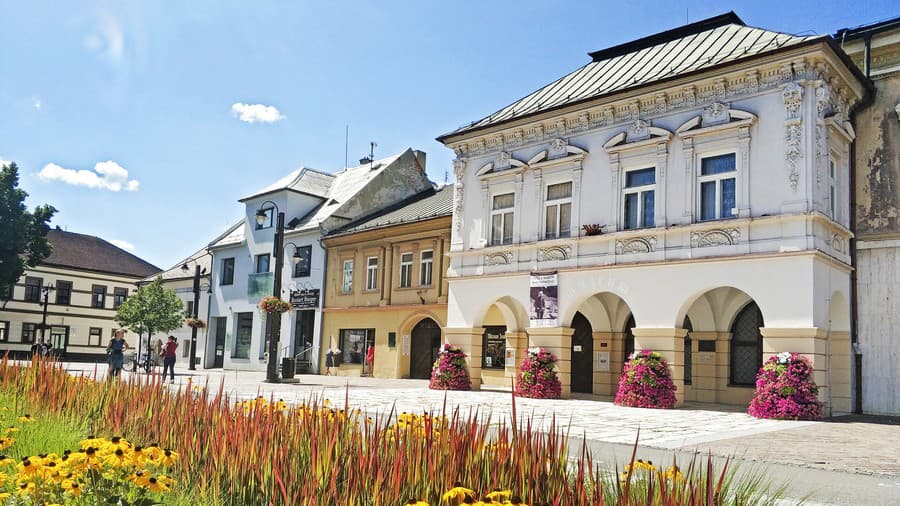 Múzeum sa nachádza v centre Liptovského Mikuláša.