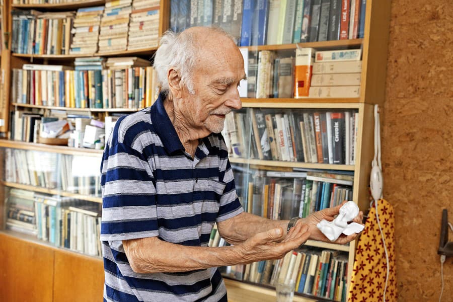 August 2020: Herec nezabudol na 88. narodeniny Evy Rysovej, s ktorou hral v Búrlivom víne. Letko daroval Evičke kyticu, ona jemu bieleho anjelika, ktorého dodnes opatruje.