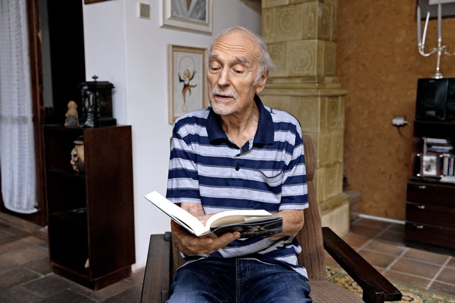 Knihomoľ: Ivan Letko vo voľnom čase rád číta, najviac ho zaujímajú životopisy.