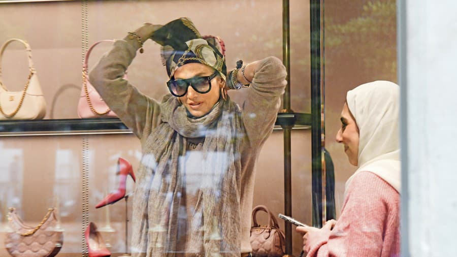 Jennifer Lopez  v Paríži vymetala luxusné butiky.