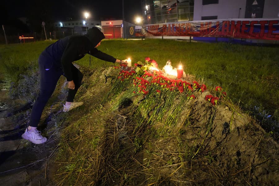 Vyšetrovanie okolností pádu lietadla.