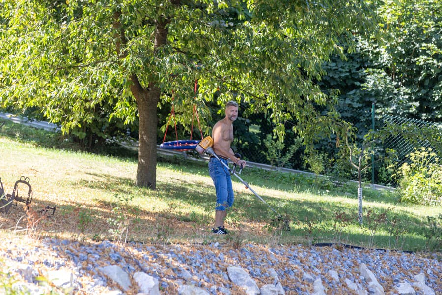 Andy Kraus trávi na svojej chalupe spolu s dcérou Adelkou veľa času.