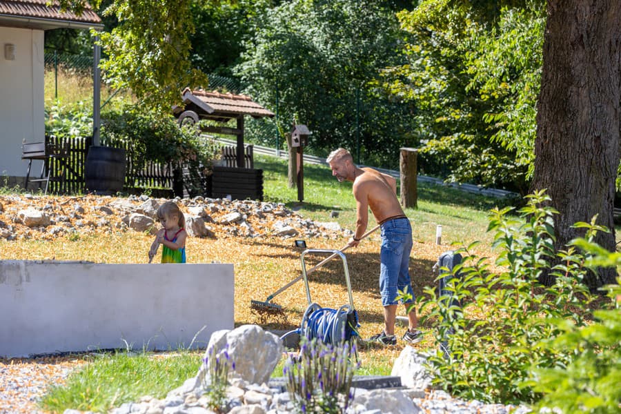 Andy Kraus trávi na svojej chalupe spolu s dcérou Adelkou veľa času.