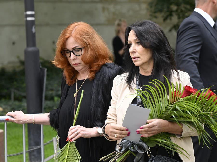 Posledná rozlúčka s Vašom Patejdlom († 68) v Bazilike Nanebovzatia Panny Márie na pražskom Strahove.