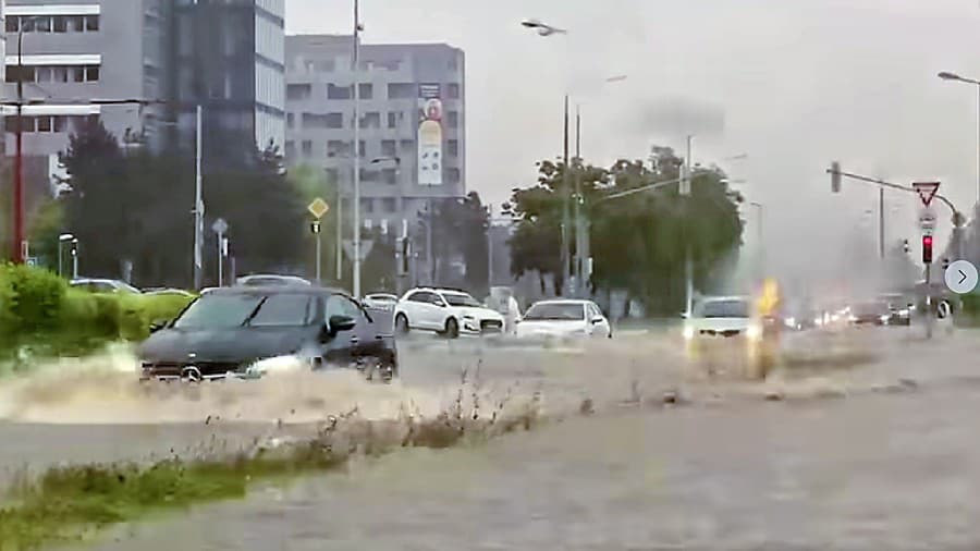 Zaplavená Račianska ulica v