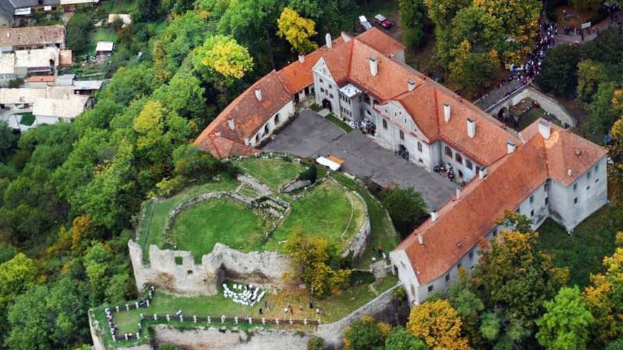 Hrad Modrý Kameň.