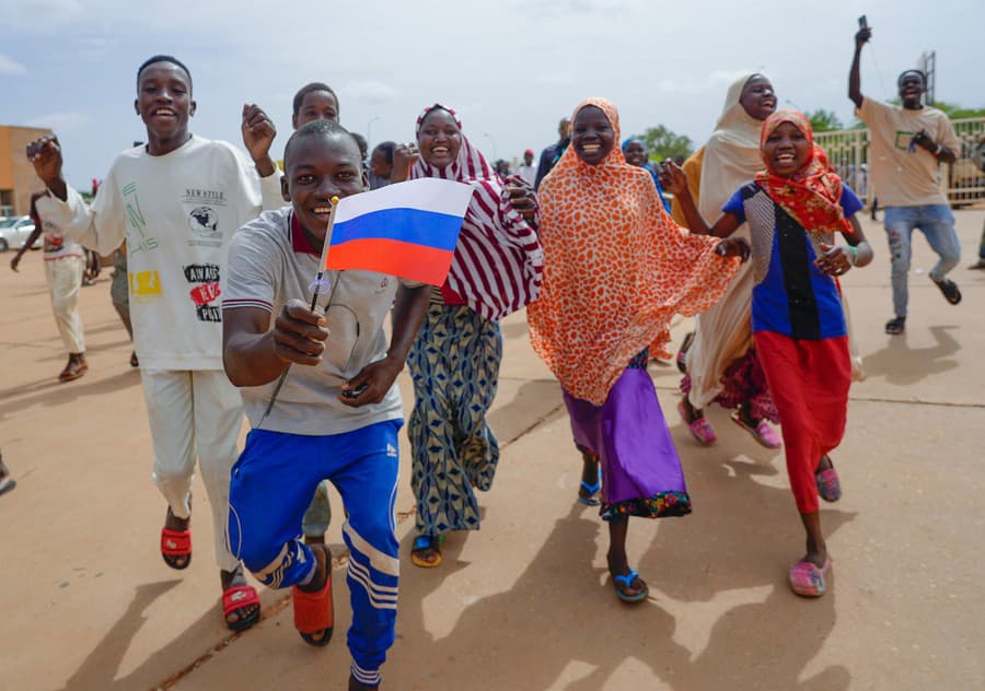 Protestujúci v meste Niamey.