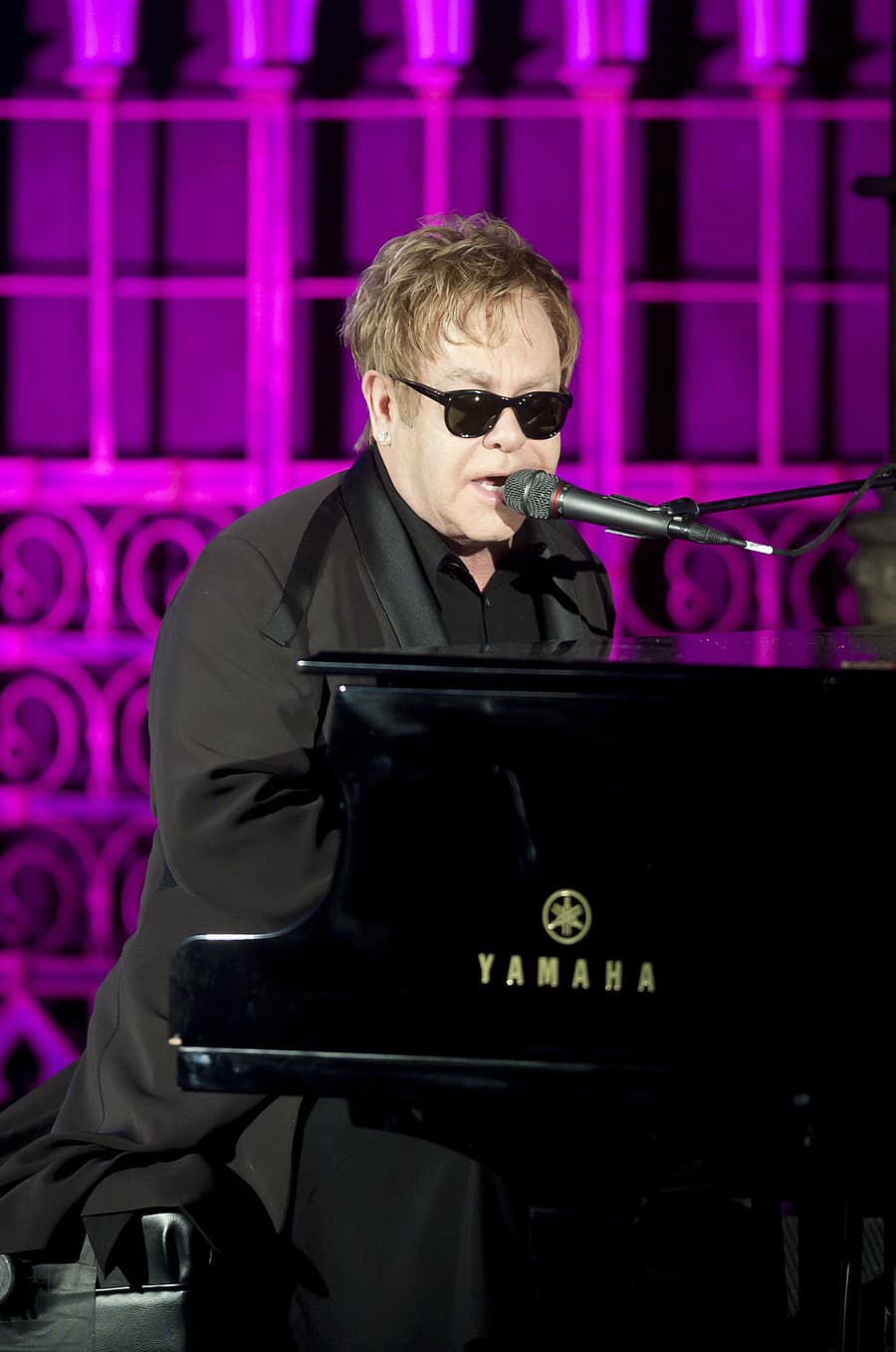 Elton John bol jeden