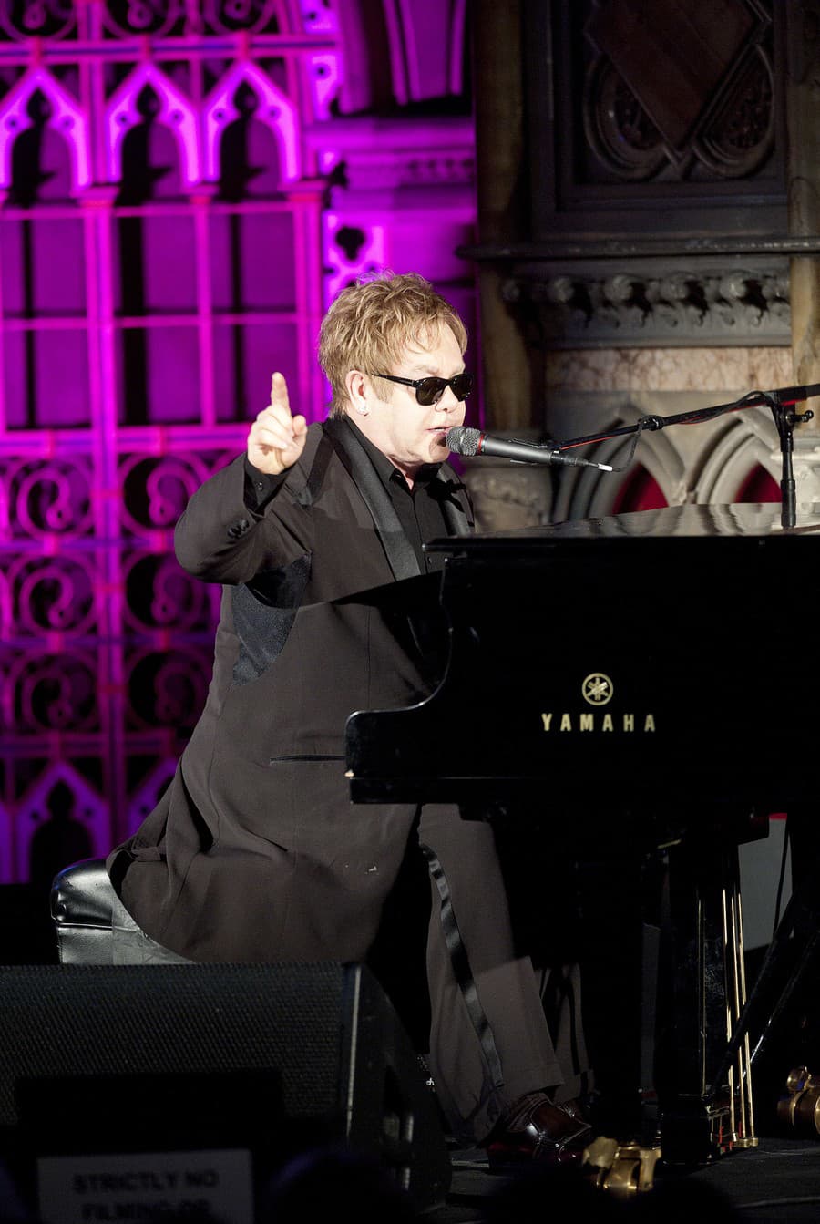 Elton John bol jeden