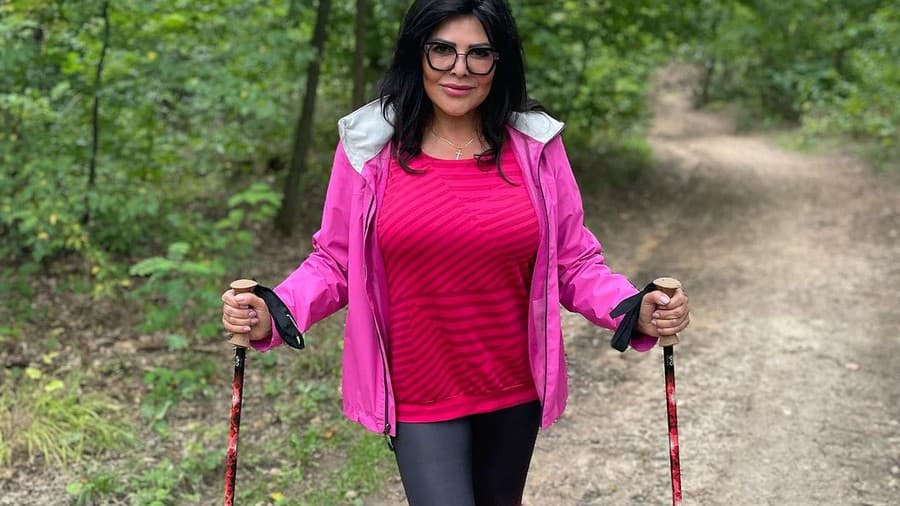 Ilona Csáková relaxuje v prírode.
