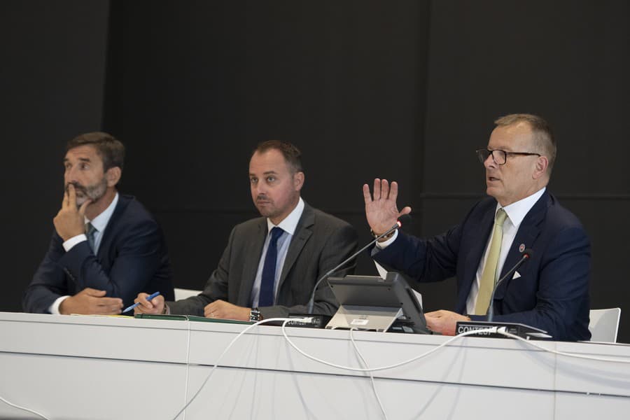 Na snímke sprava predseda NR SR Boris Kollár (Sme rodina), riaditeľ odboru Parlamentného inštitútu K NR SR Peter Vodráška a podpredseda NR SR Juraj Blanár (SMER-SD)
