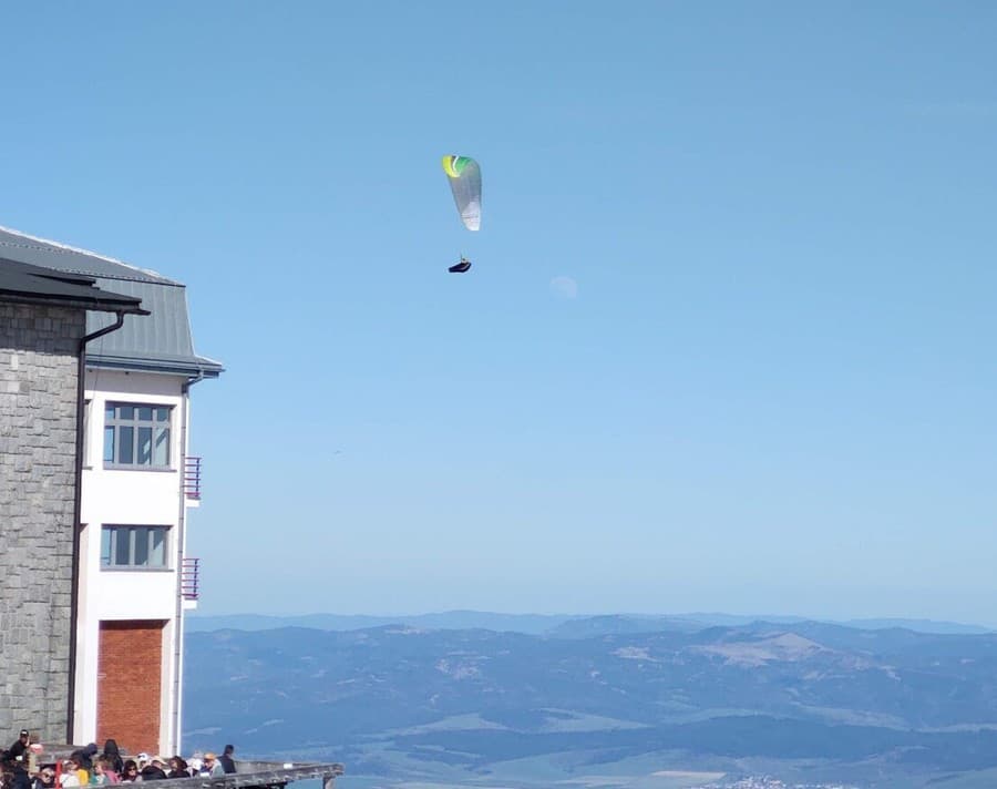 Tatry zaplavili paraglajdisti.