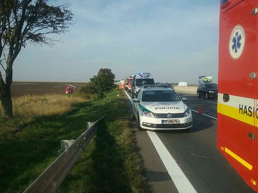 Polícia: Pri nehode na D1 zomreli traja dospelí a jedno dieťa