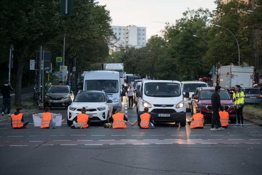 Klimatickí aktivisti protestovali v